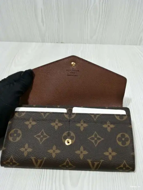 SARAH WALLET LOUIS VUITTON 0529